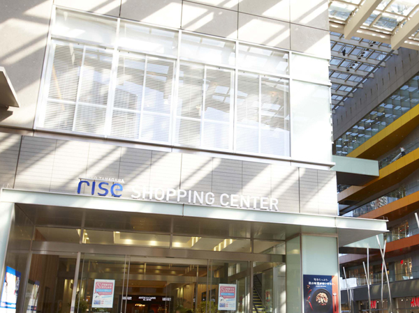 Surrounding environment. Including fresh food stuck to the freshness and quality, In addition to the super, such as such as handmade taste of your side dishes and bread desserts and fulfilling "Tokyu Store Chain", Also equipped drugstore and greengrocer. Also convenient there is a government agency. (Futakotamagawa Rise / A 10-minute walk ・ About 780m)