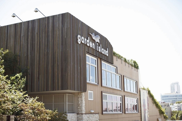 Tamagawa Takashimaya S ・ C Garden Island (about 170m / A 3-minute walk). In natural atmosphere, The store is equipped on the cafe and hobbies
