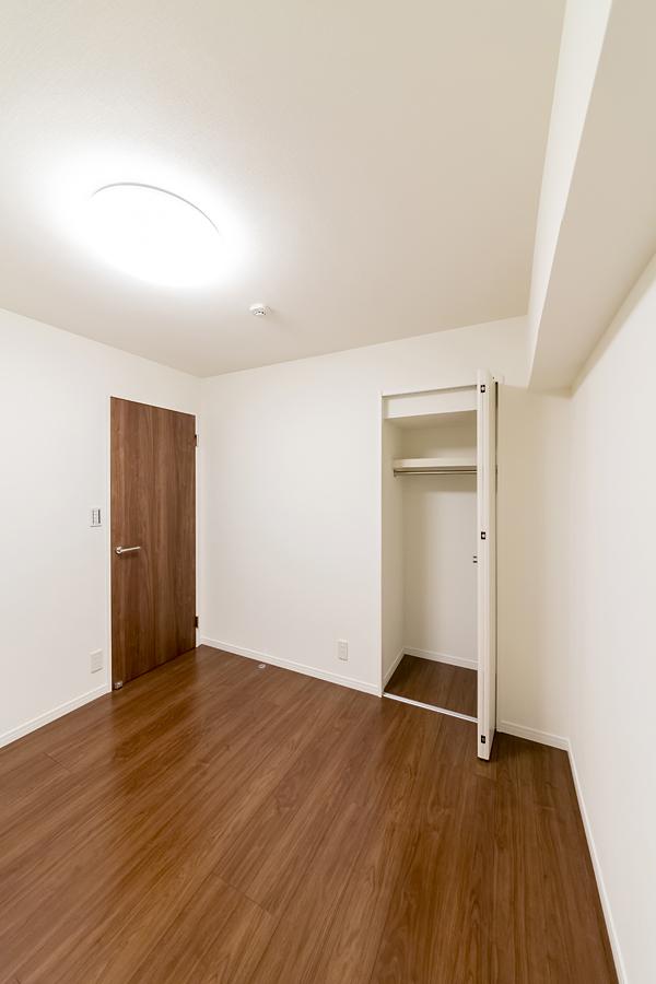 Non-living room. Living next to the Western-style 2