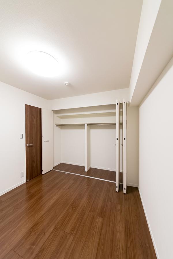 Non-living room. Of the front door frame Western-style 3