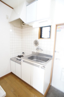 Kitchen. Happy with gas stove ☆