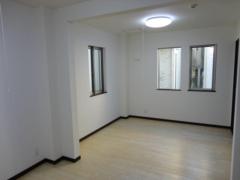 Non-living room. Introspection of services Room 5.25 Pledge, Cozy nice room bright two-plane daylight.