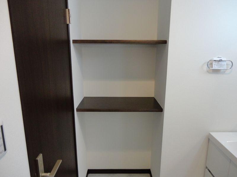 Receipt. Shimae a lot of towels in the large storage space in the washroom.