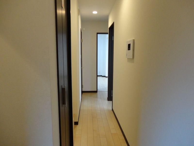 Entrance. Photo of the room visible from the front door