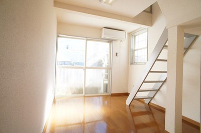 Living and room. Bright atmosphere of the room ☆