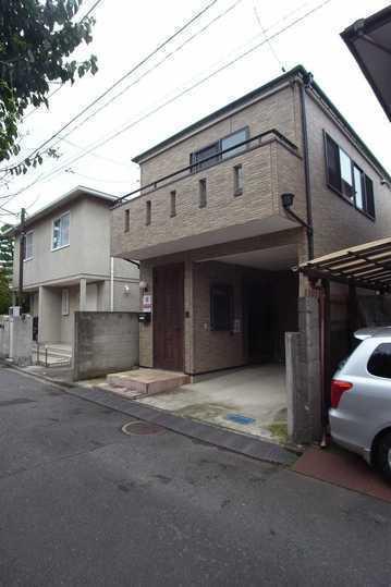 Local appearance photo. Clean appearance