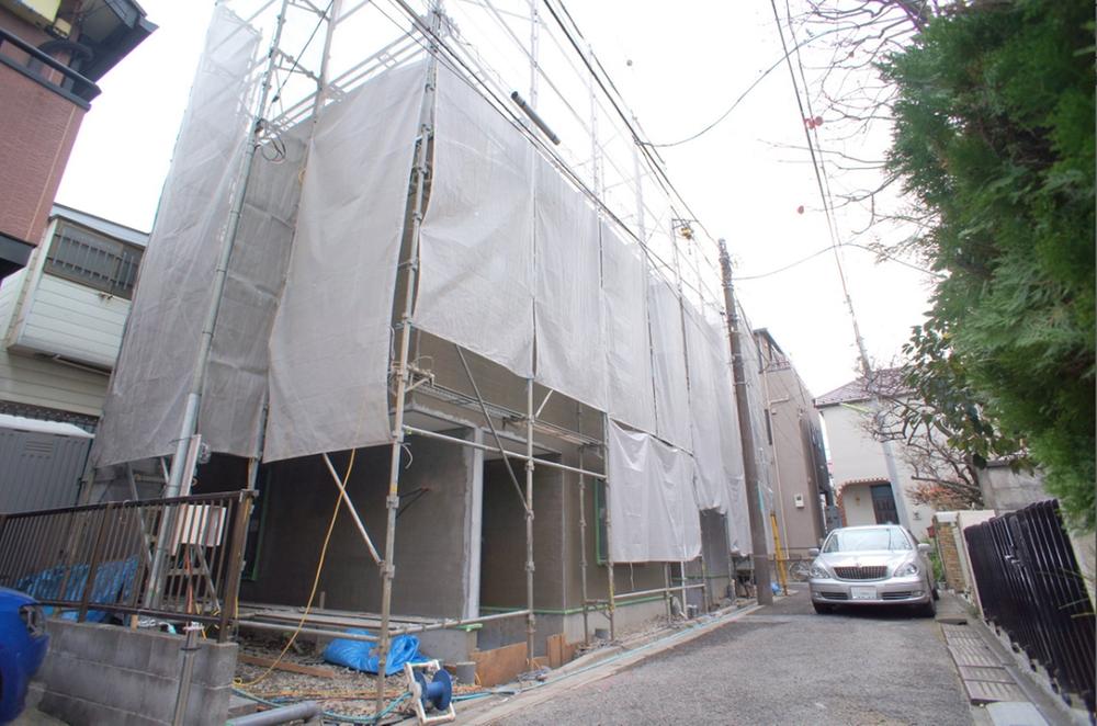 Local photos, including front road. Local (12 May 2013) Shooting