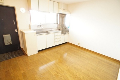 Kitchen. Convenient wide kitchen ☆