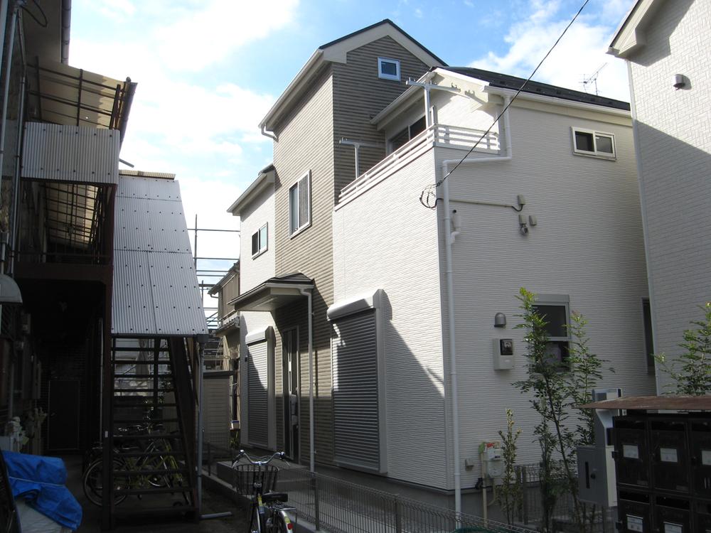 Local appearance photo. Local (11 May 2013) Shooting