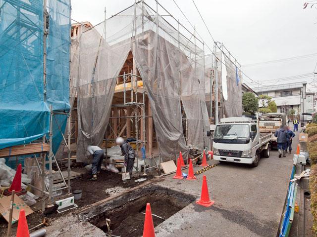 Local photos, including front road. Local (12 May 2013) Shooting