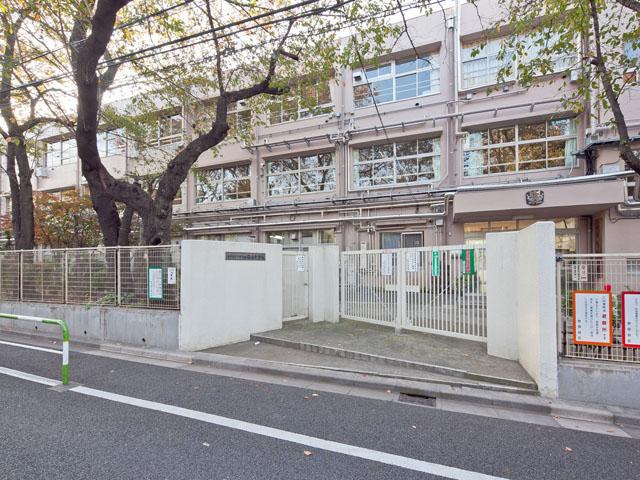 Junior high school. 822m to Setagaya Ward Sakuragaoka Junior High School