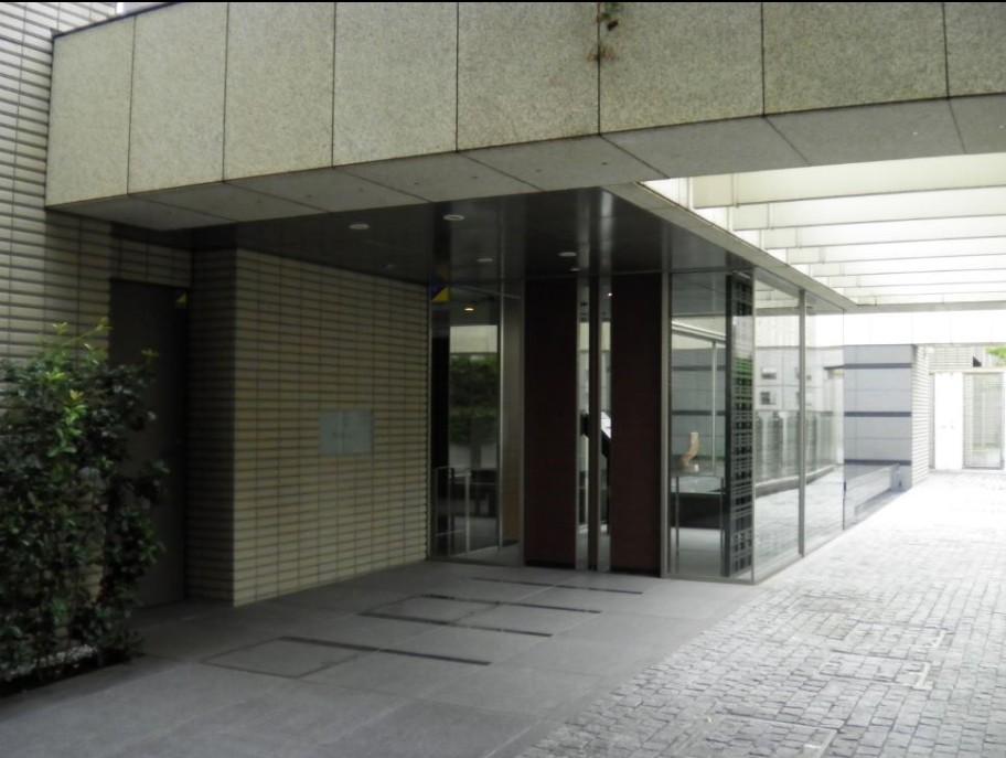 Entrance. Common areas