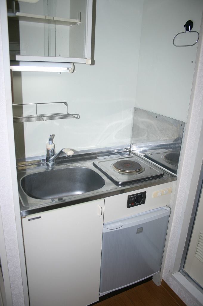 Kitchen. 1-neck electric stove