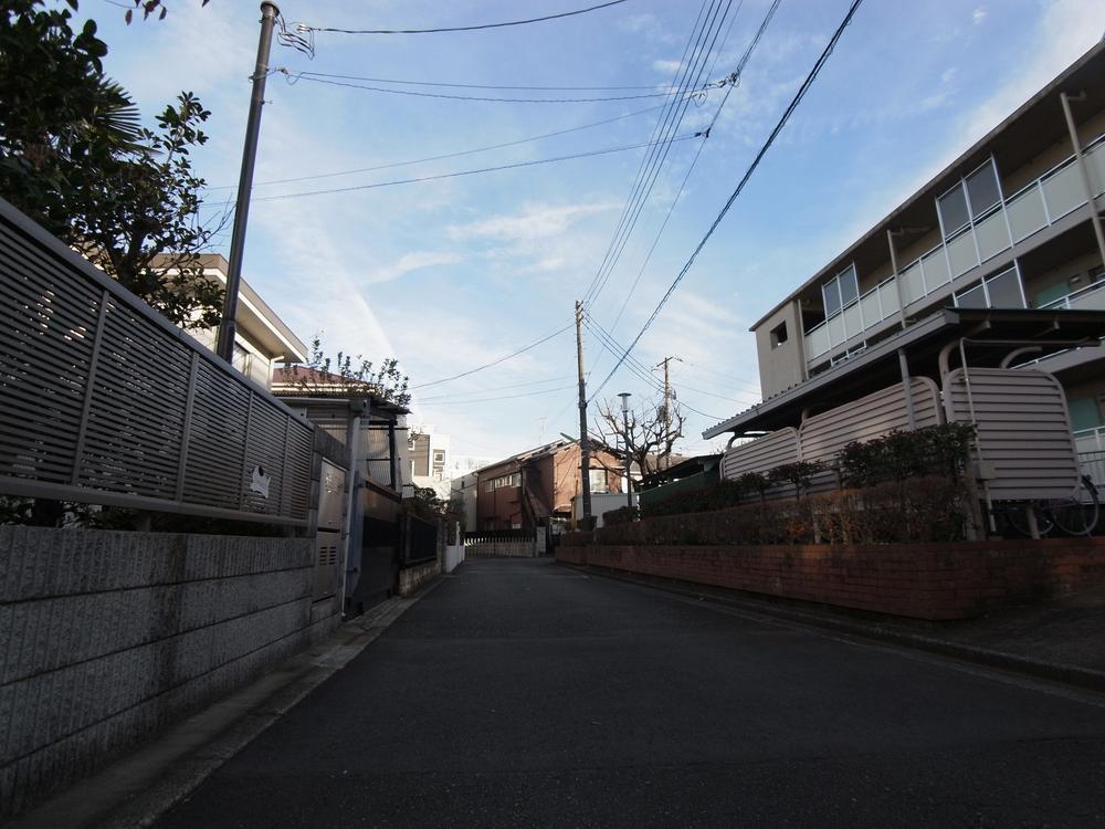 Local photos, including front road. Local (12 May 2013) Shooting