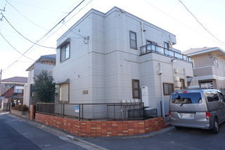 Building appearance. Nearest station near convenient