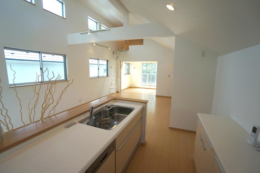 Kitchen. Face-to-face kitchen with state of the living room overlooking [Dishwasher]