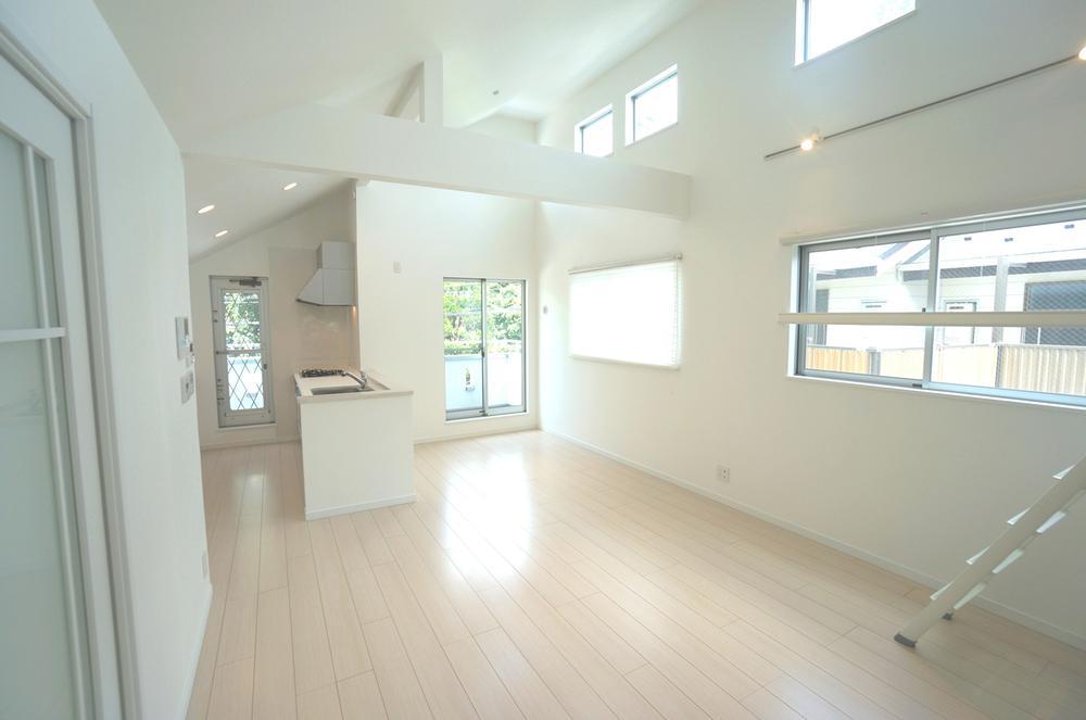 Living. Brightly, A feeling of freedom is living very attractive.