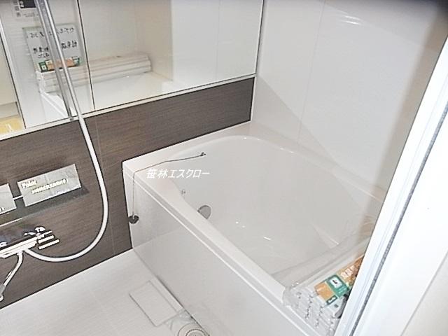 Bathroom. Reheating function and with bathroom dryer unit bus new exchange already