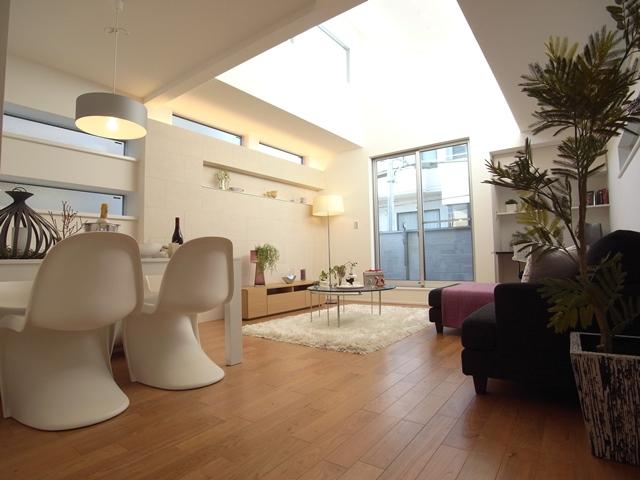 Living. Indoor (12 May 2013) Shooting