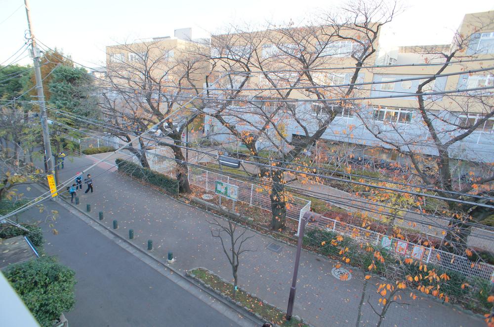 View photos from the dwelling unit. View (12 May 2013) Shooting