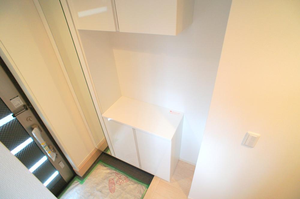 Entrance. Indoor (12 May 2013) Shooting