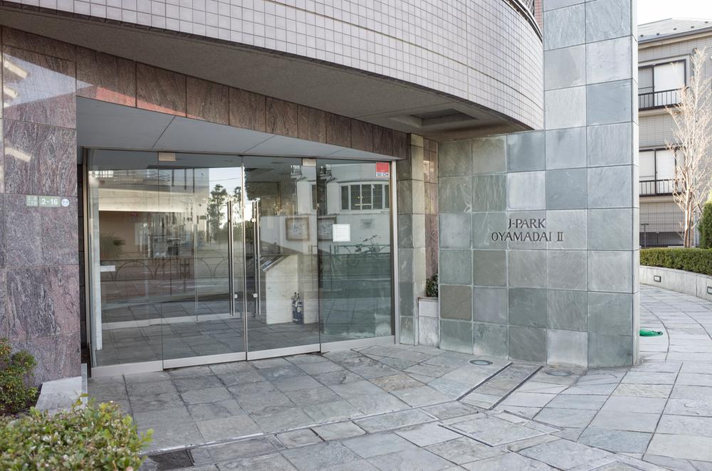 Entrance. Common areas