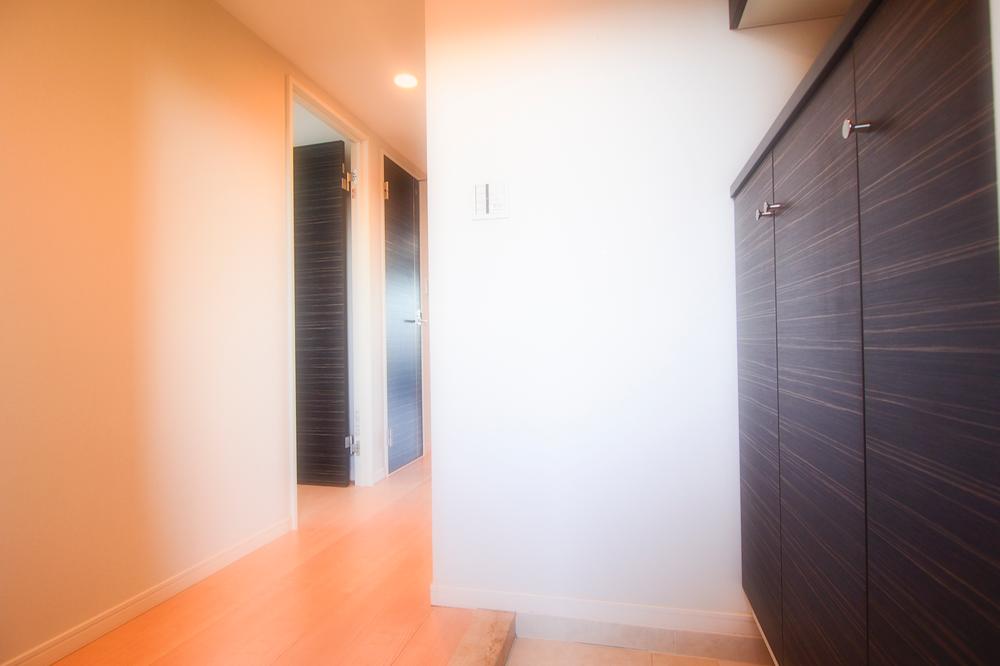 Entrance. Local (12 May 2013) Shooting