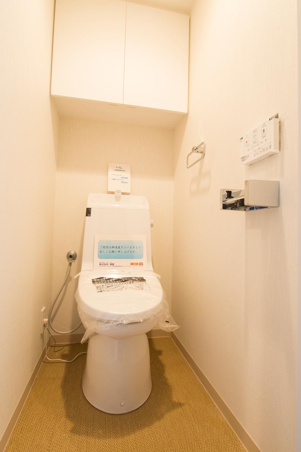 Toilet. Indoor (12 May 2013) Shooting