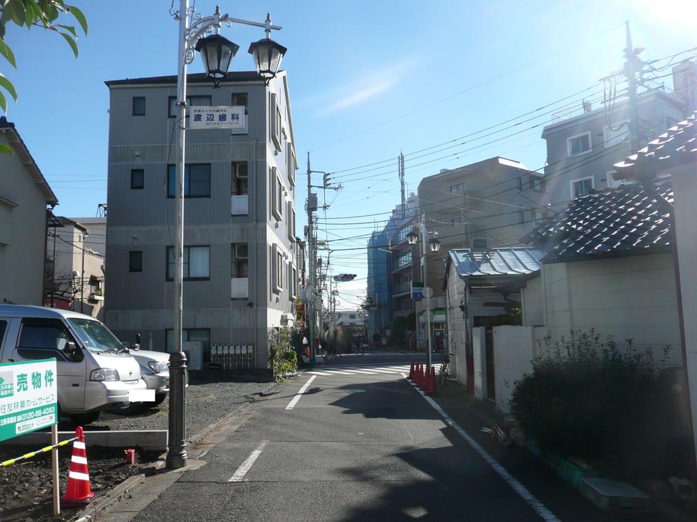 Local photos, including front road. Local (12 May 2013) Shooting