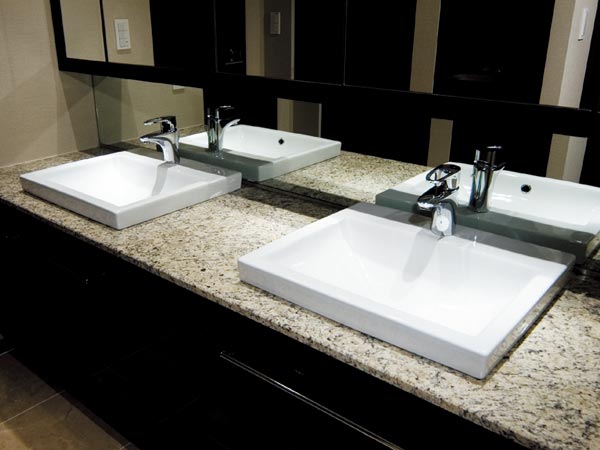 Bathing-wash room.  [Tsubouru vanity] Also plan was adopted vanity with two wash bowl, Available. It can be used in your family efficiently, It is useful, for example, in the morning there is no time.  ※ Abundant Fort ・ Bright Fort only.