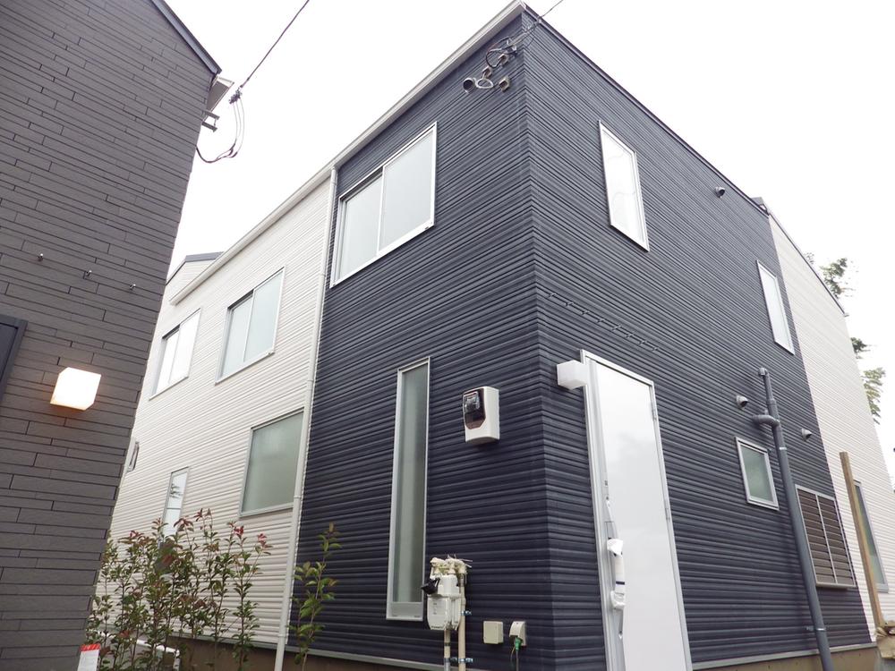 Local appearance photo. Local (11 May 2013) Shooting Photos from the entrance side of the A Building.