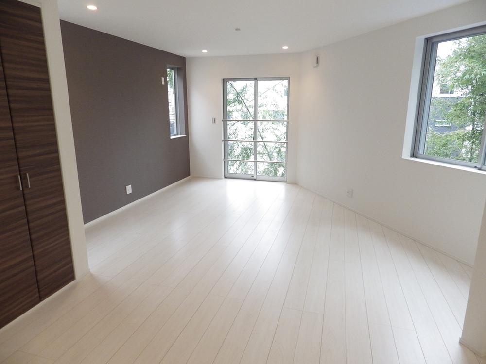 Living. Local (11 May 2013) Shooting