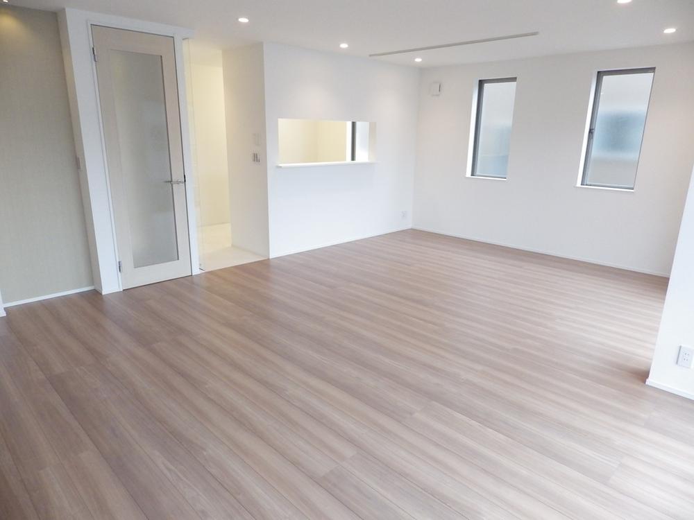 Living. Indoor (11 May 2013) Natural floor of the B Building living, such as reminiscent of a shooting natural wood