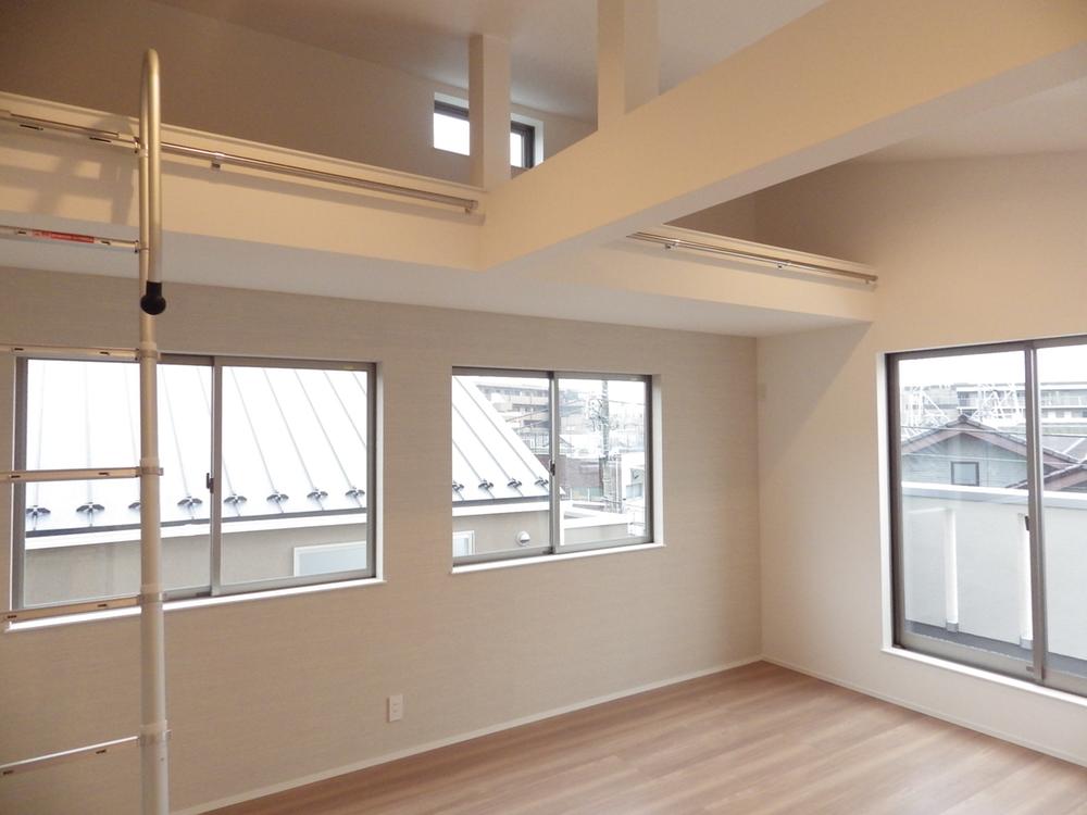 Non-living room. Indoor (11 May 2013) Shooting