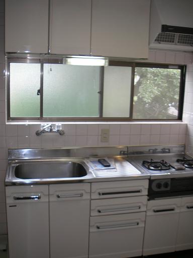 Kitchen. Separate photo  ☆ Glad chopping board space for those who are the dishes ☆