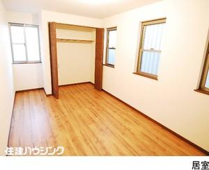 Living. B Building Your family spacious living room that everyone is comfortable and welcoming