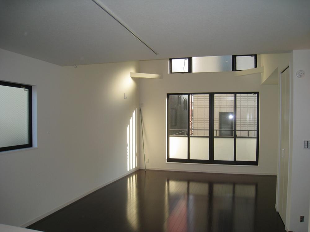 Same specifications photos (living). Seller construction cases _ living