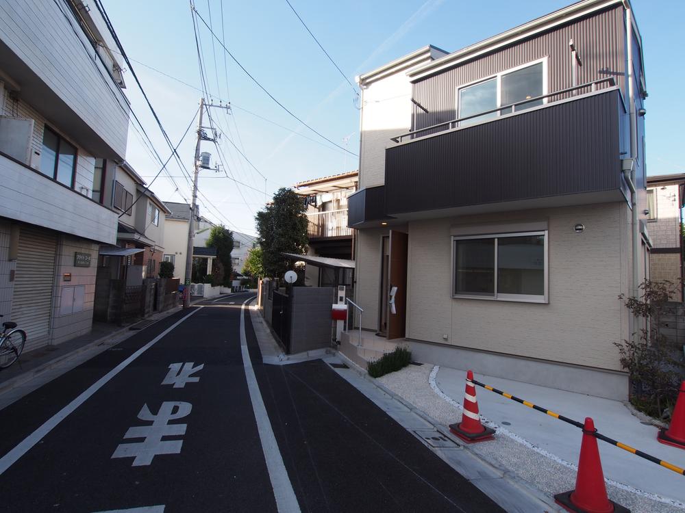 Local photos, including front road. Local (12 May 2013) Shooting