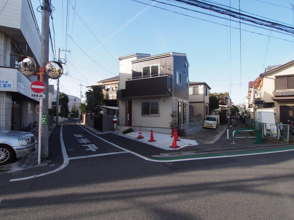 Local appearance photo. Local (12 May 2013) Shooting