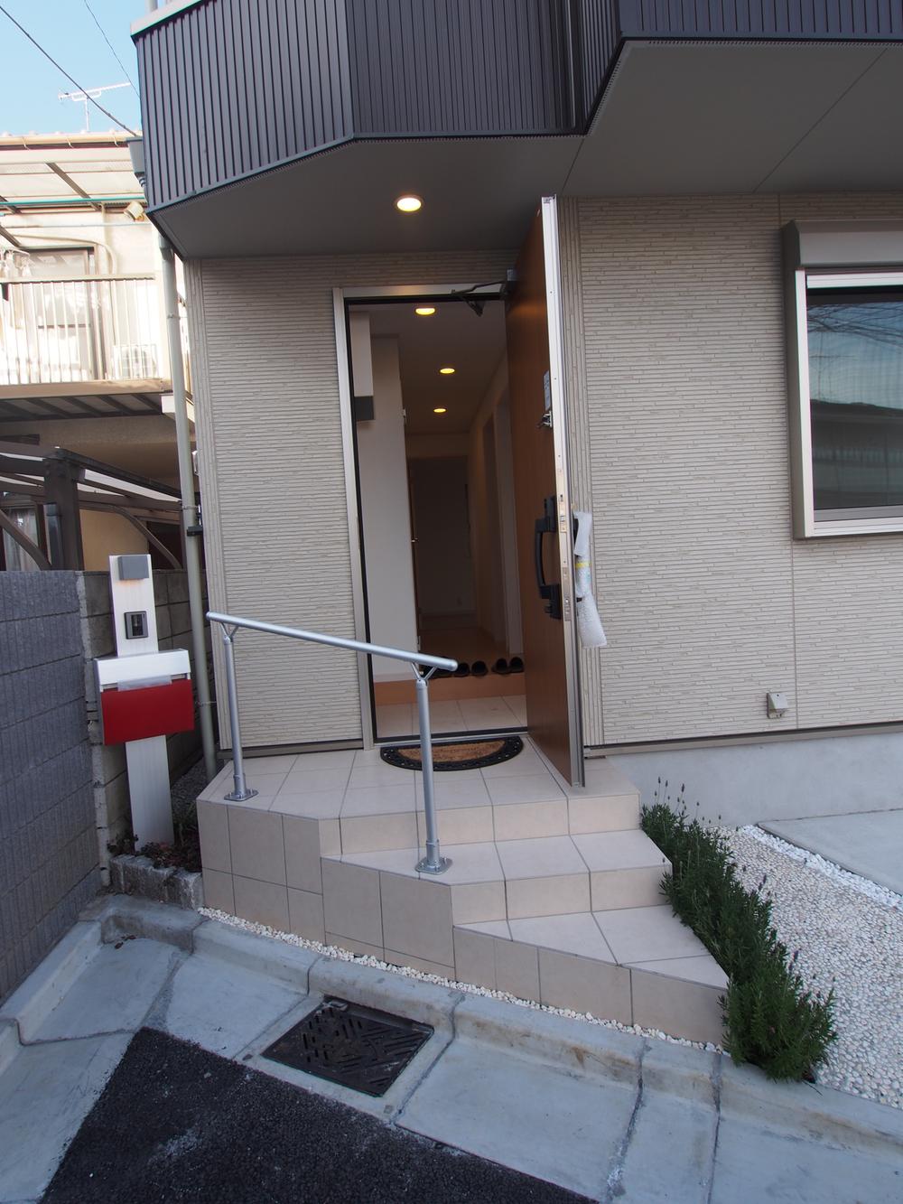 Entrance. Local (12 May 2013) Shooting