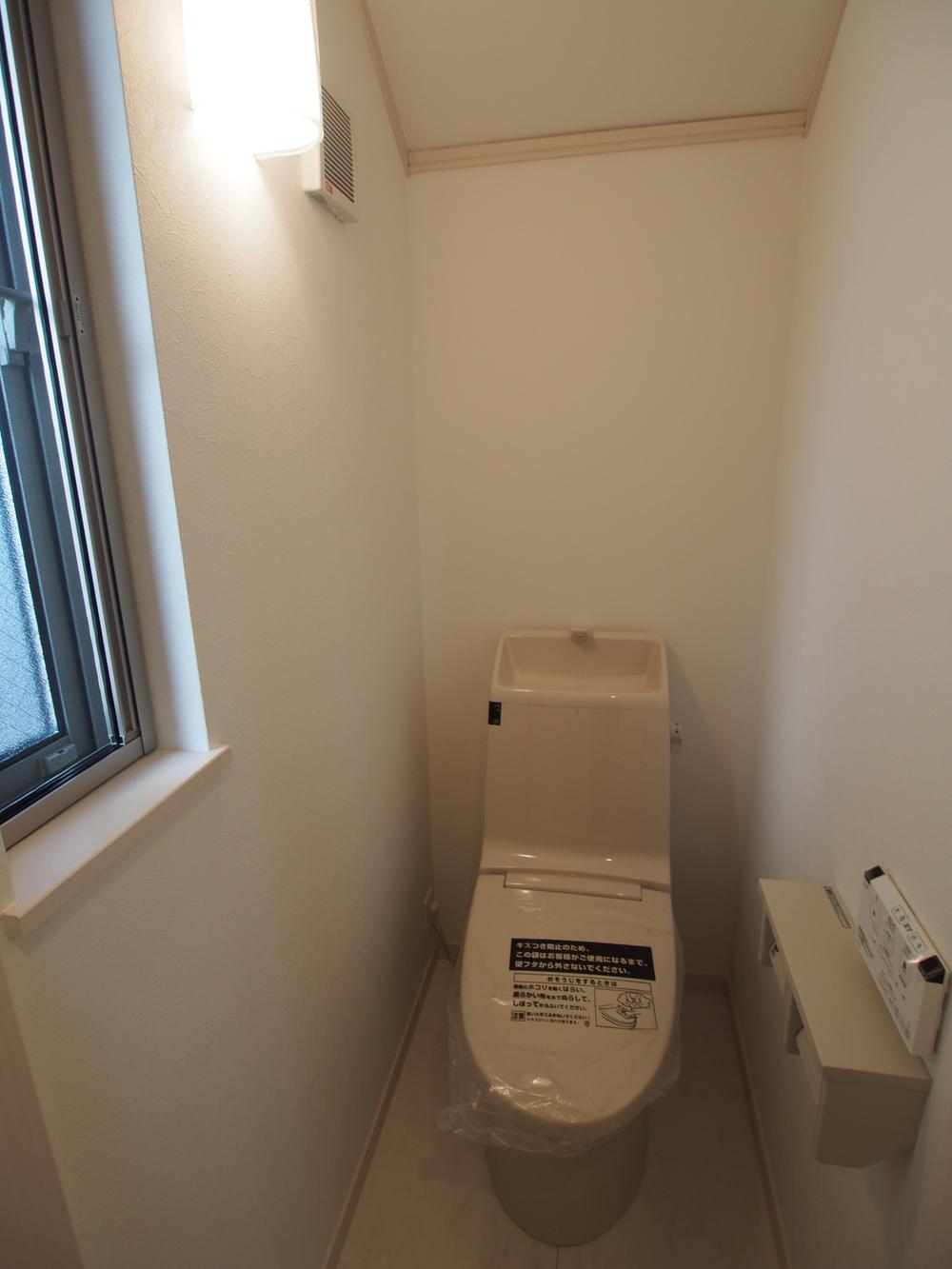 Toilet. Indoor (12 May 2013) Shooting