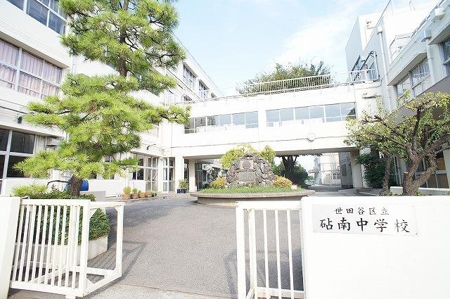 Junior high school. Kinutaminami 600m until junior high school