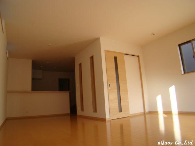 Same specifications photos (living). Same specifications