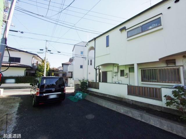 Local photos, including front road. Frontal road