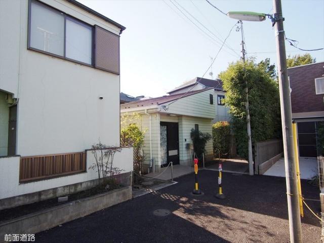 Local photos, including front road. Frontal road