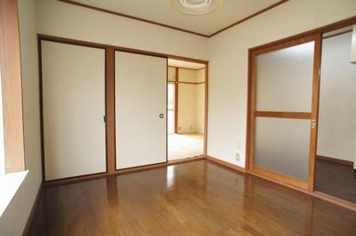 Other room space. ☆ Bright room