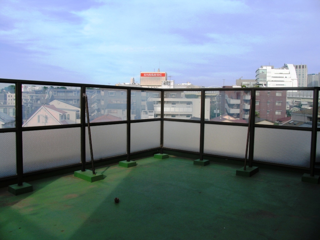 Balcony.  ■ Luxurious large roof balcony