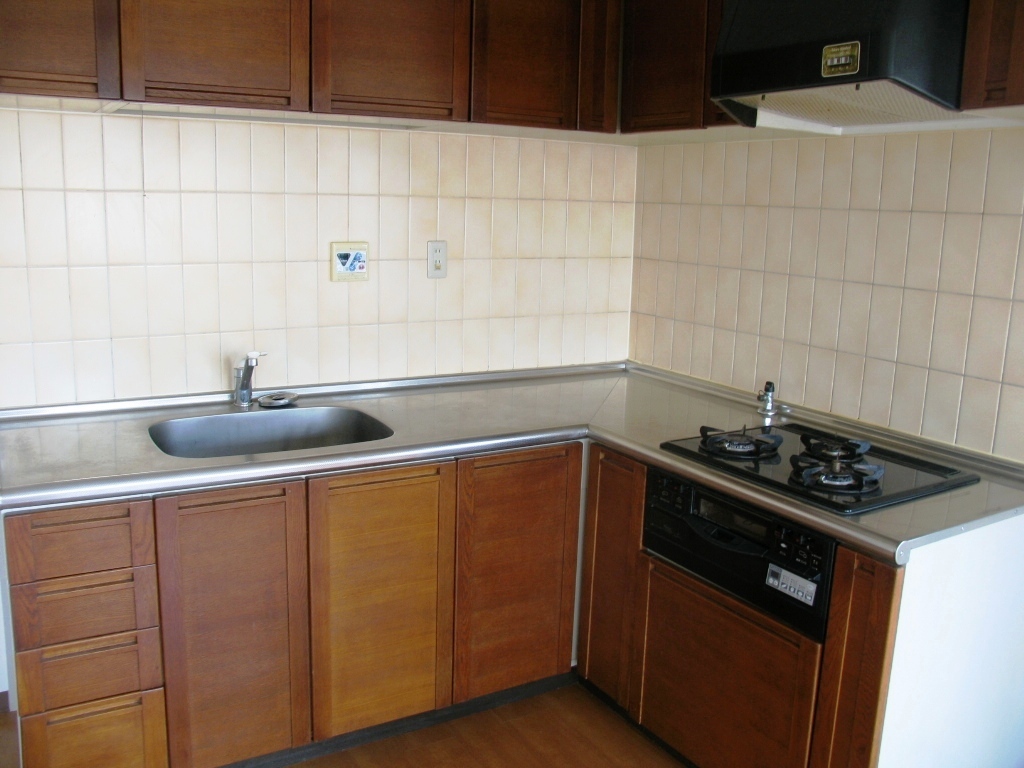 Kitchen.  ■ Gas 3-neck system Kitchen ・ With grill