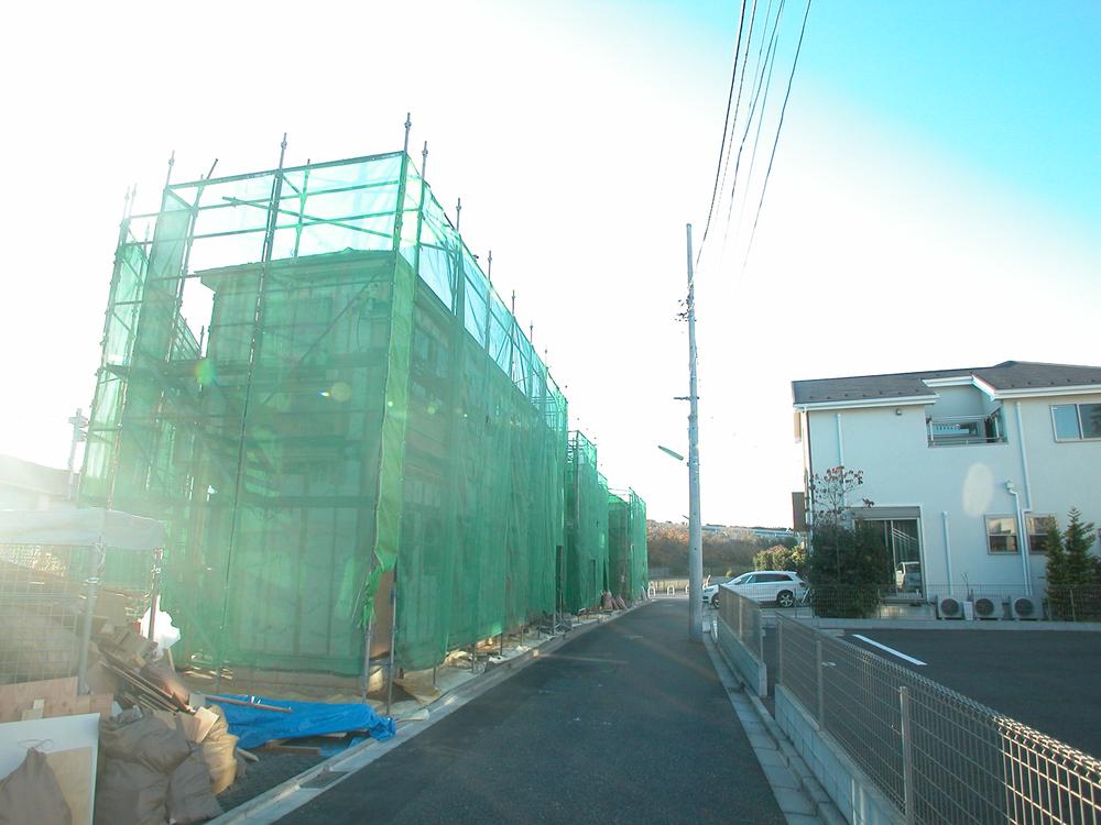 Local photos, including front road. Local (12 May 2013) Shooting