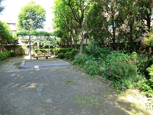 park. Kamiyoga 1101m until Yonchome park